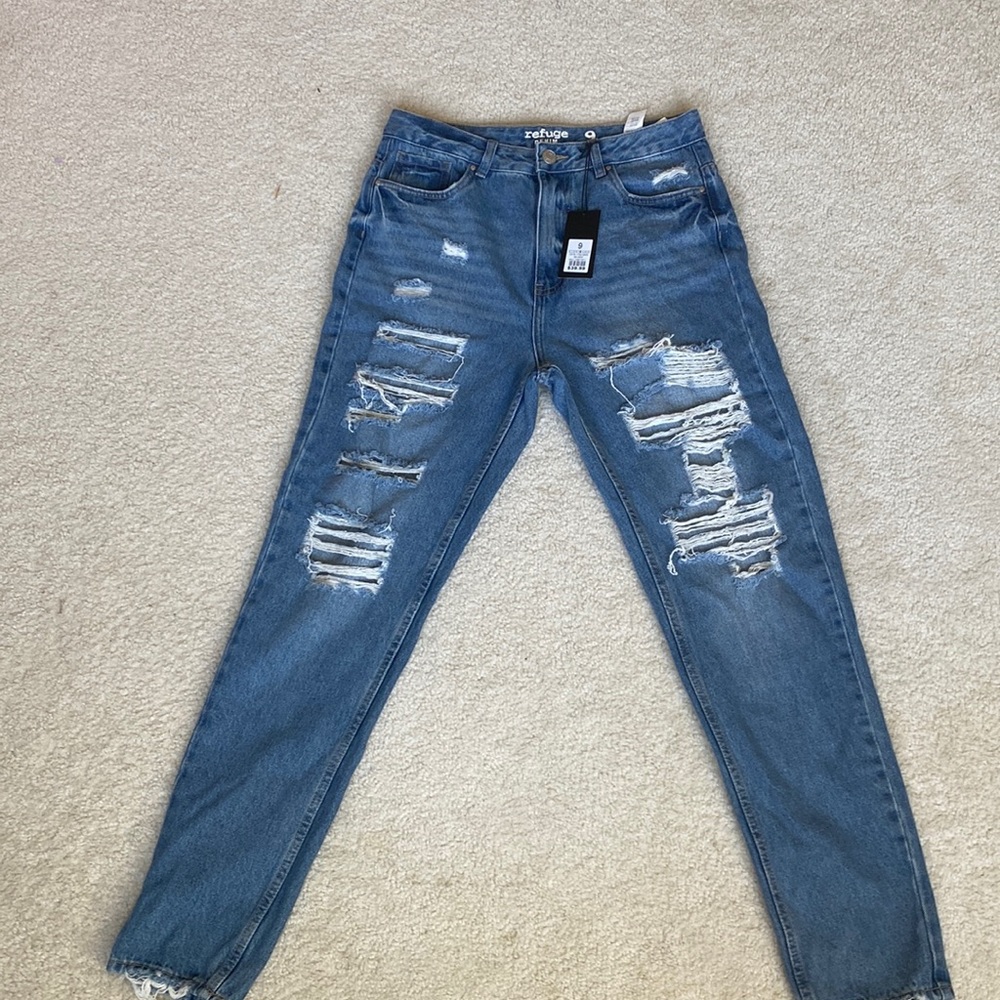 Brand new ripped mom jeans. NEVER WORN